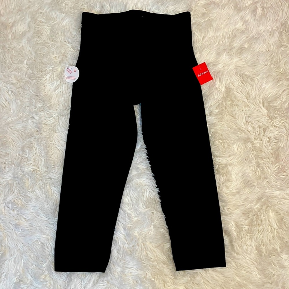 Booty Boost® Active Cropped Leggings, Very Black / L